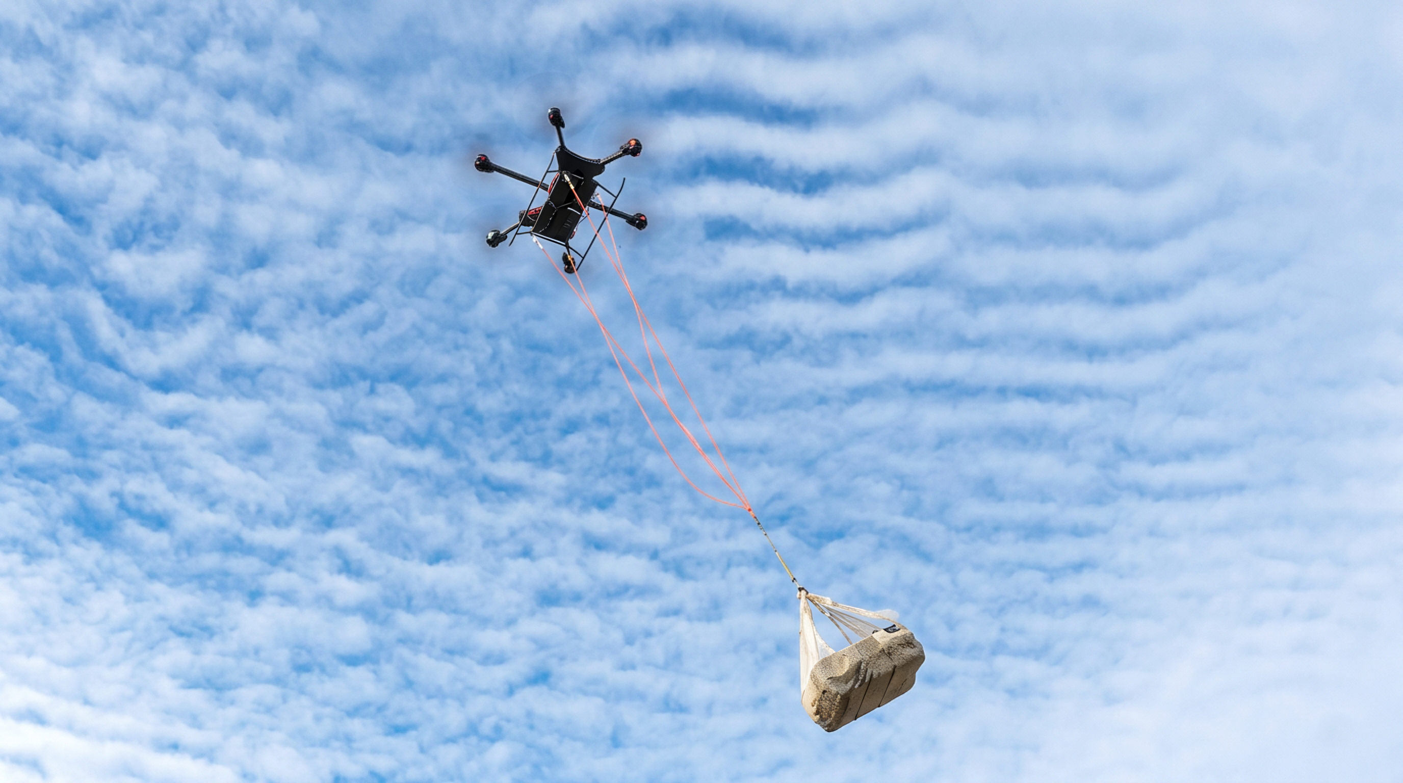 Dragon H1000 carrying a slung load